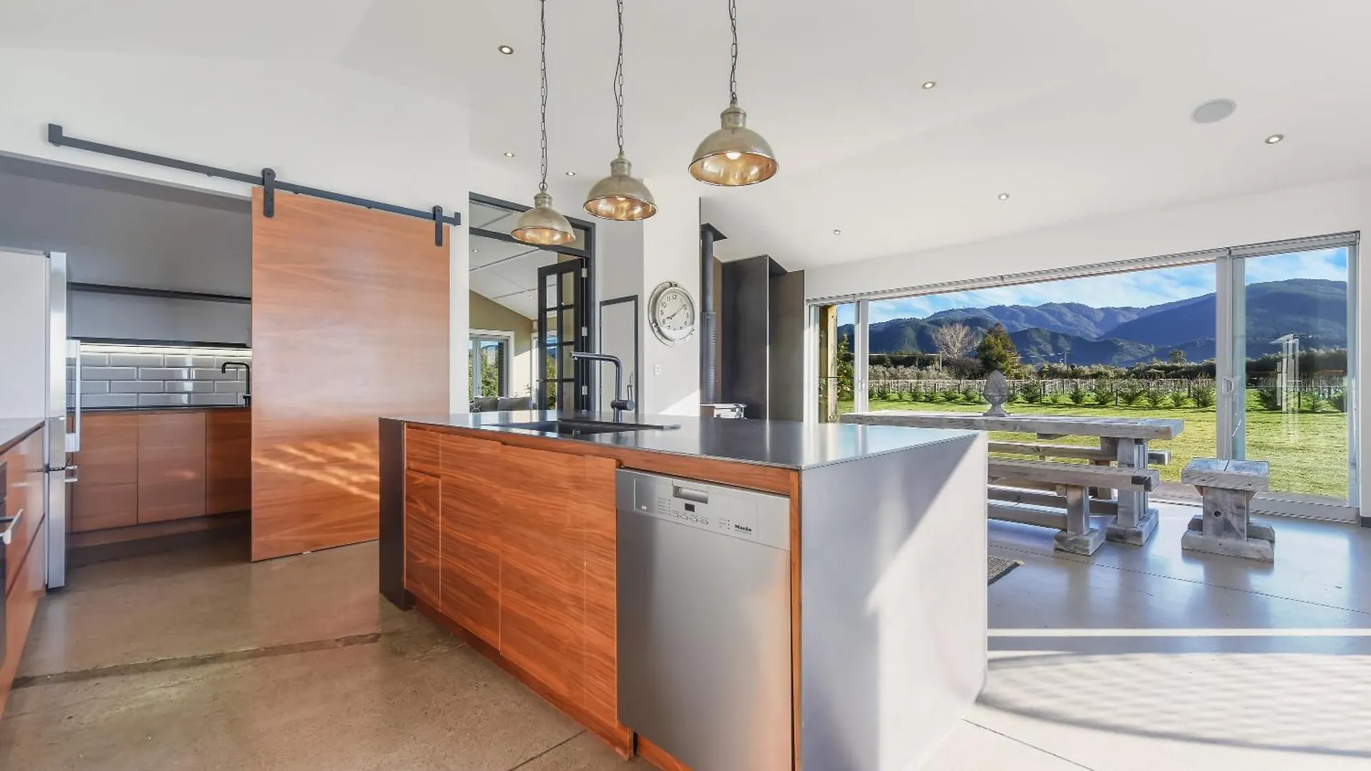 Rapaura Vineyard Escape - Blenheim Retreat Villa